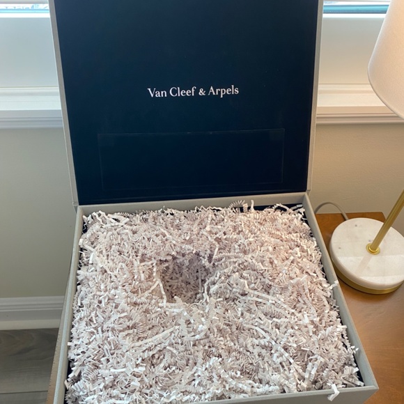 Van Cleef & Arpels packaging lot Listing 2 - Picture 2 of 8